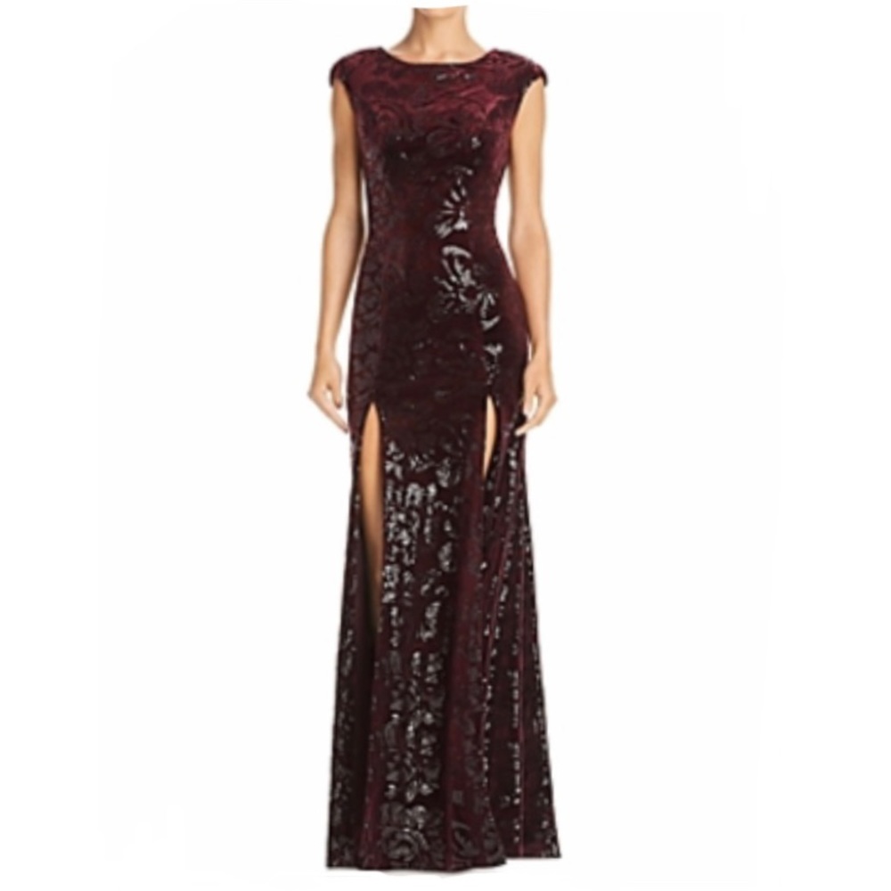 Laundry by Shelli Segal Sequined Cap-Sleeved Gown